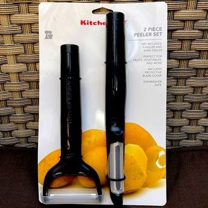 NWT kitchenaid  2 piece peeler set